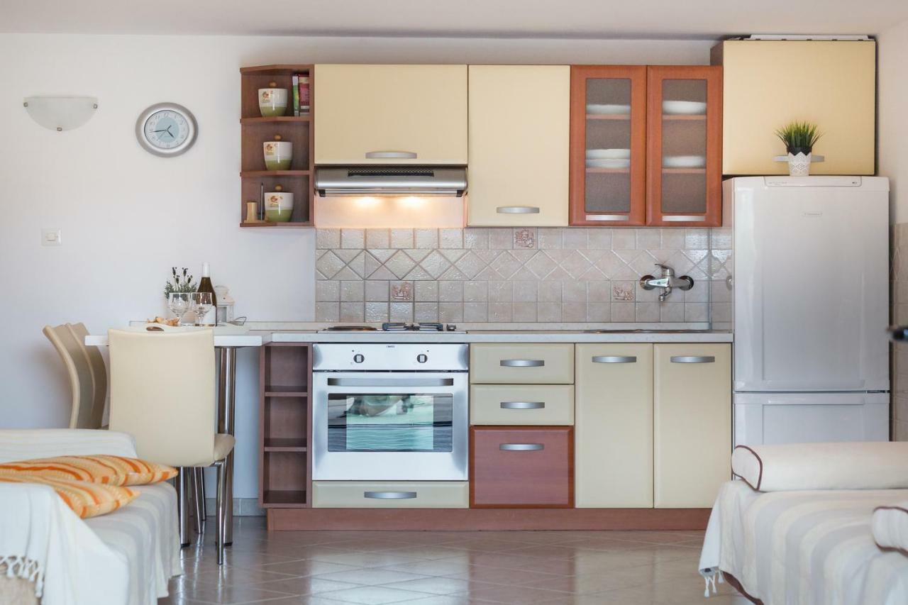 Beach Apartment M & B Poljana  Екстер'єр фото