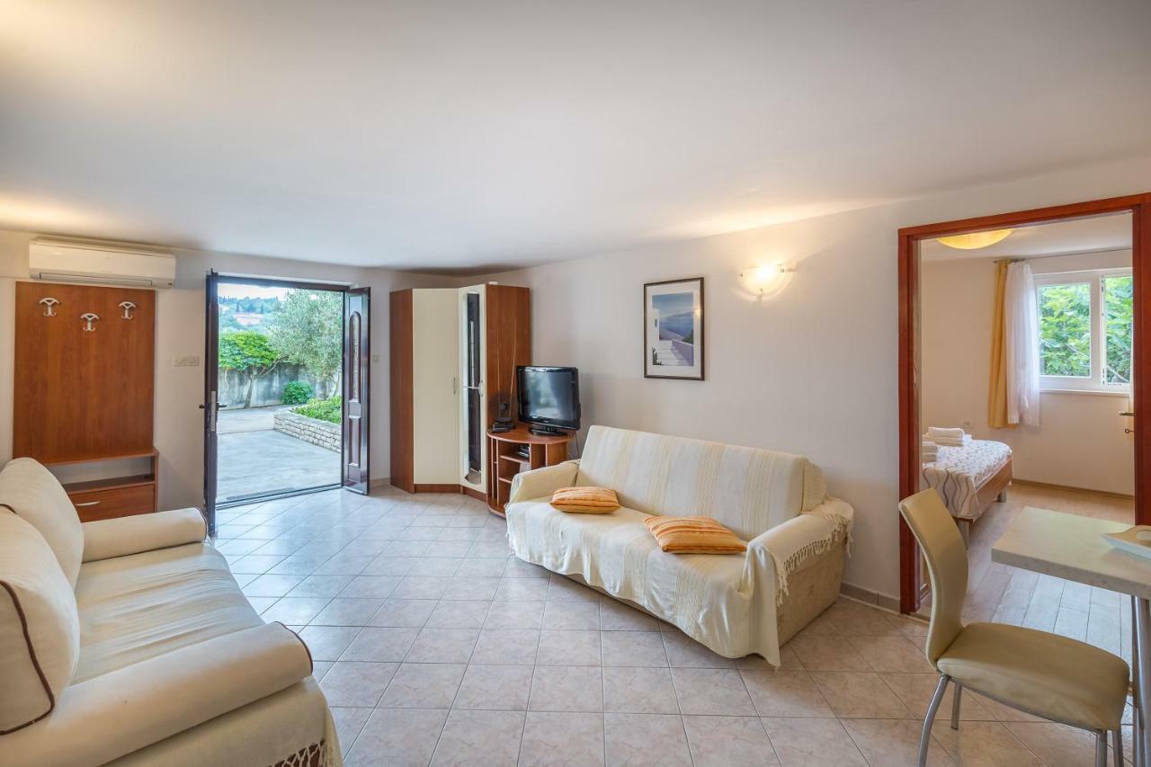 Beach Apartment M & B Poljana  Екстер'єр фото