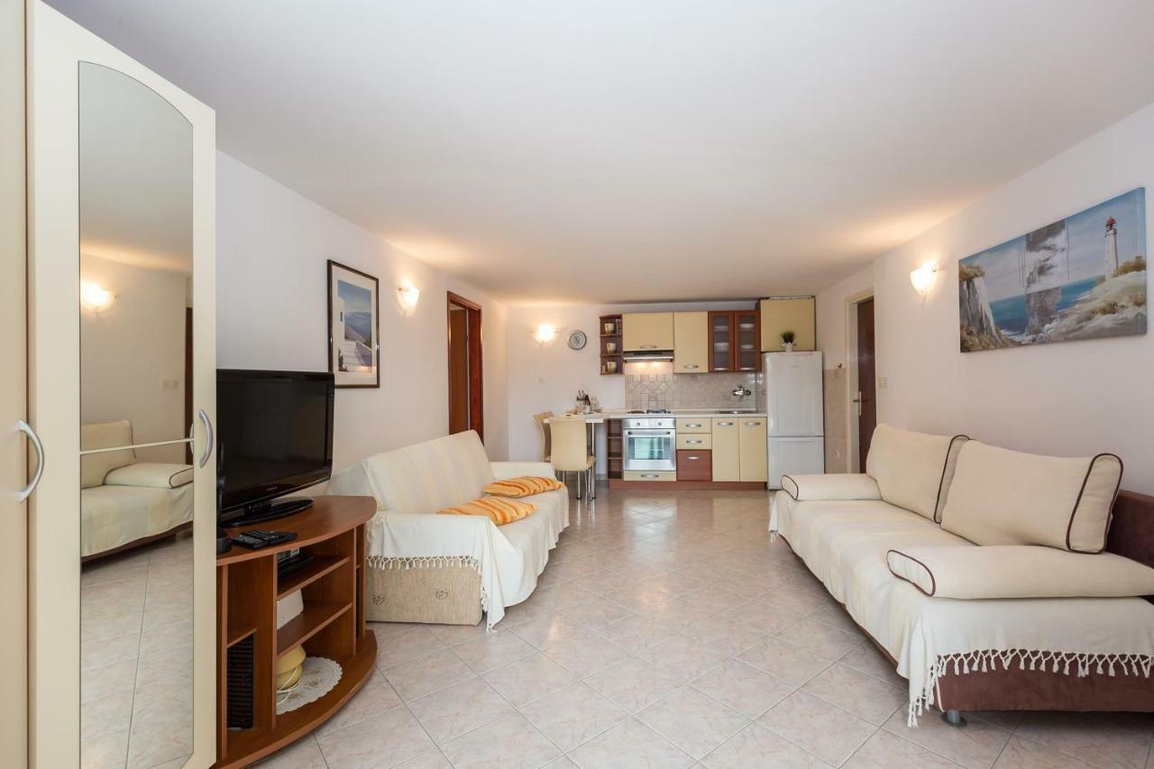 Beach Apartment M & B Poljana  Екстер'єр фото