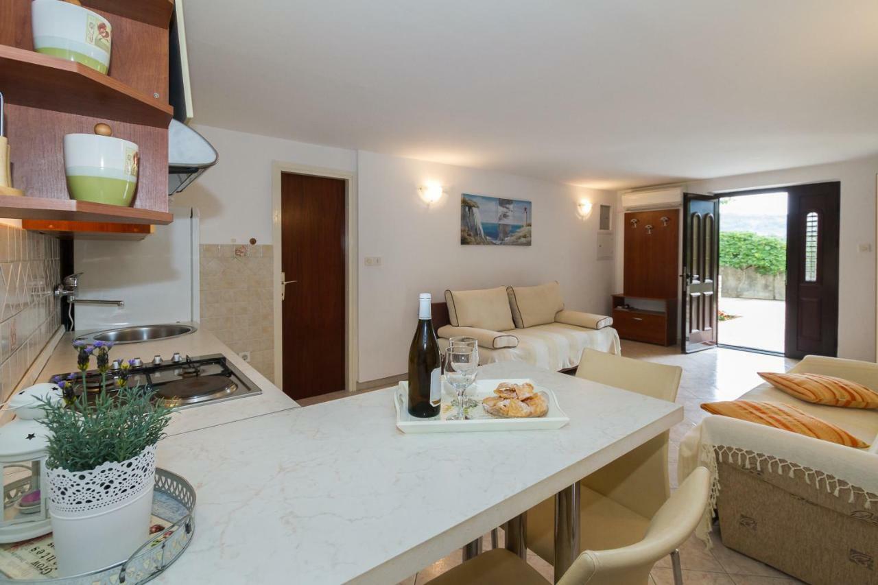 Beach Apartment M & B Poljana  Екстер'єр фото
