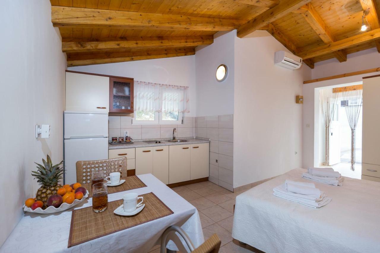 Beach Apartment M & B Poljana  Екстер'єр фото