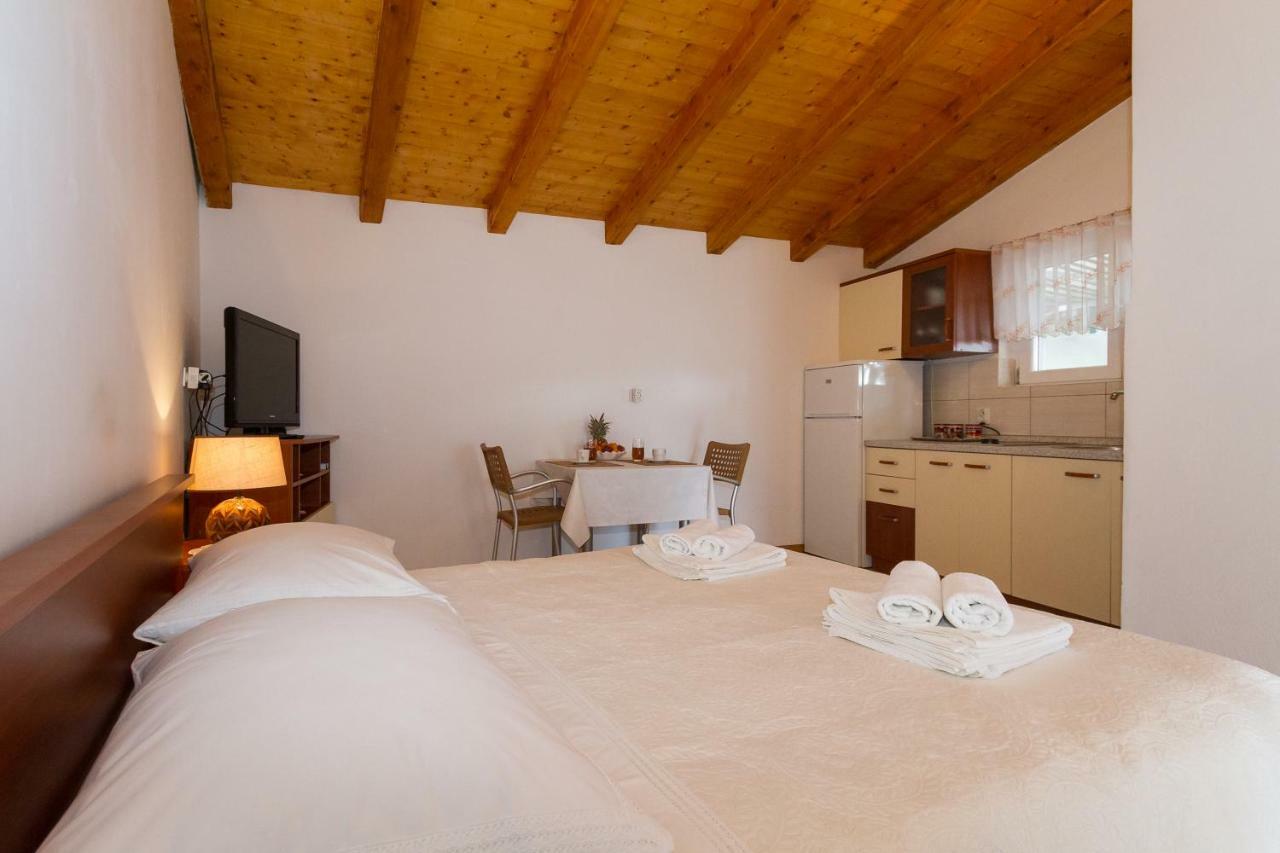 Beach Apartment M & B Poljana  Екстер'єр фото