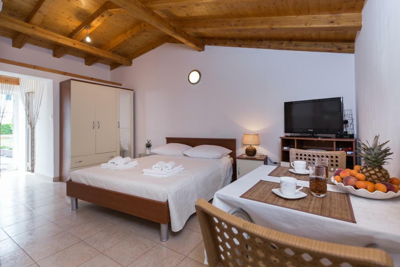 Beach Apartment M & B Poljana  Екстер'єр фото