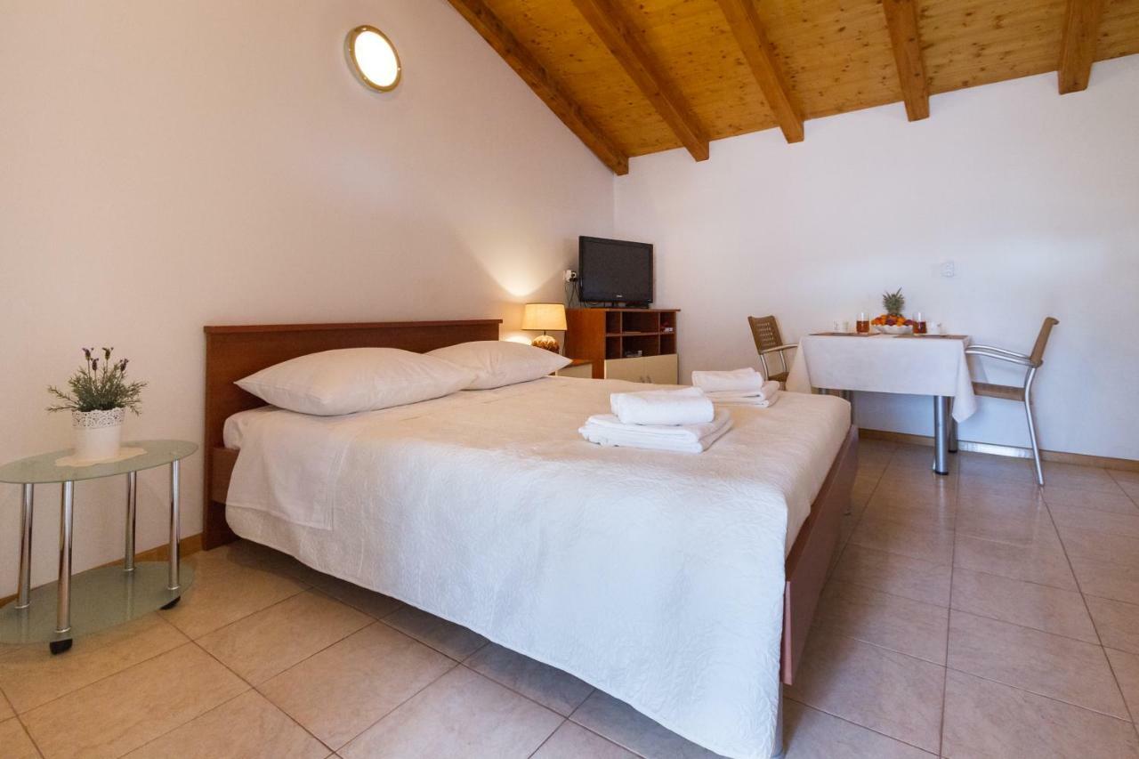 Beach Apartment M & B Poljana  Екстер'єр фото