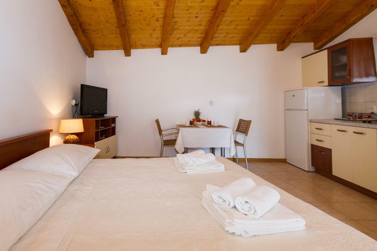 Beach Apartment M & B Poljana  Екстер'єр фото