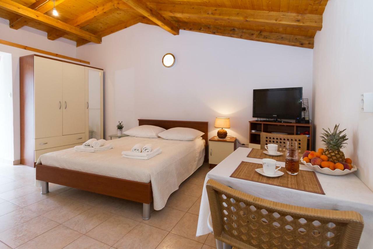 Beach Apartment M & B Poljana  Екстер'єр фото